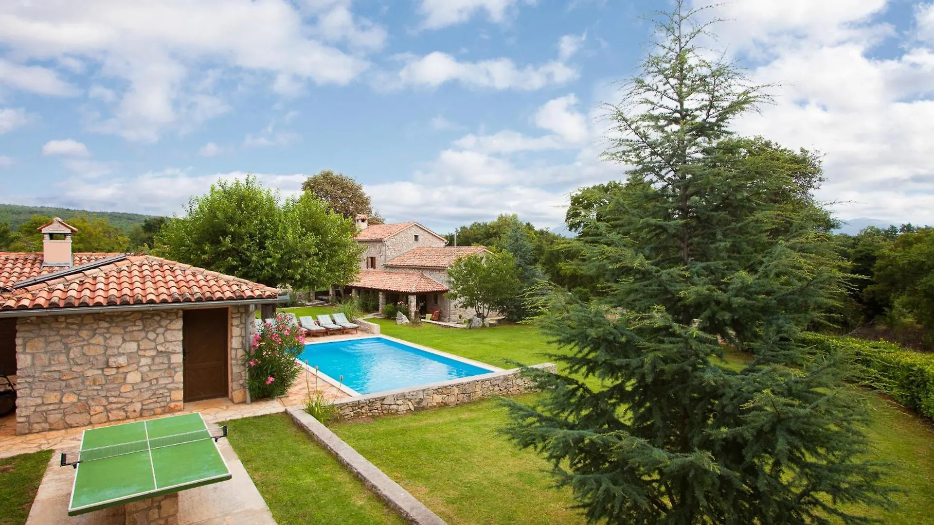 Villa Favola, A Rustic Retreat Surrounded By Beautiful Nature Vinež