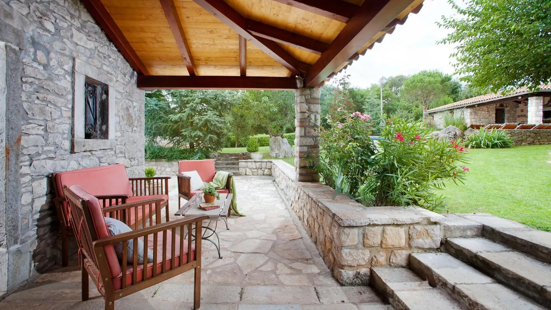 Villa Favola, A Rustic Retreat Surrounded By Beautiful Nature Vinež